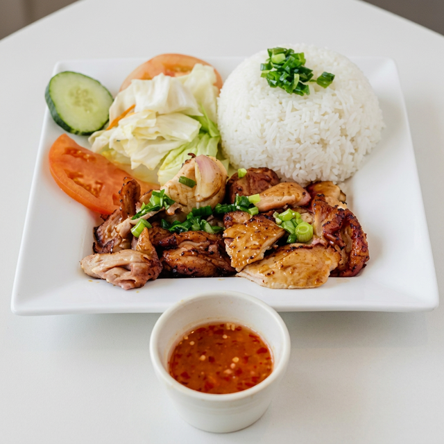 Grilled Chicken Rice Plate (Cơm Gà Nướng).